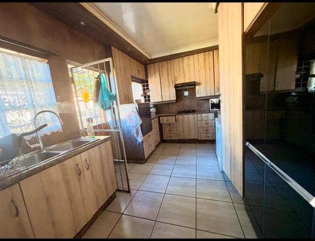 3 BEDROOM HOUSE FOR SALE IN VANDERBIJLPARK CW 3